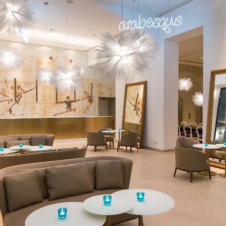 Motel One Wien-Staatsoper Bagian luar foto