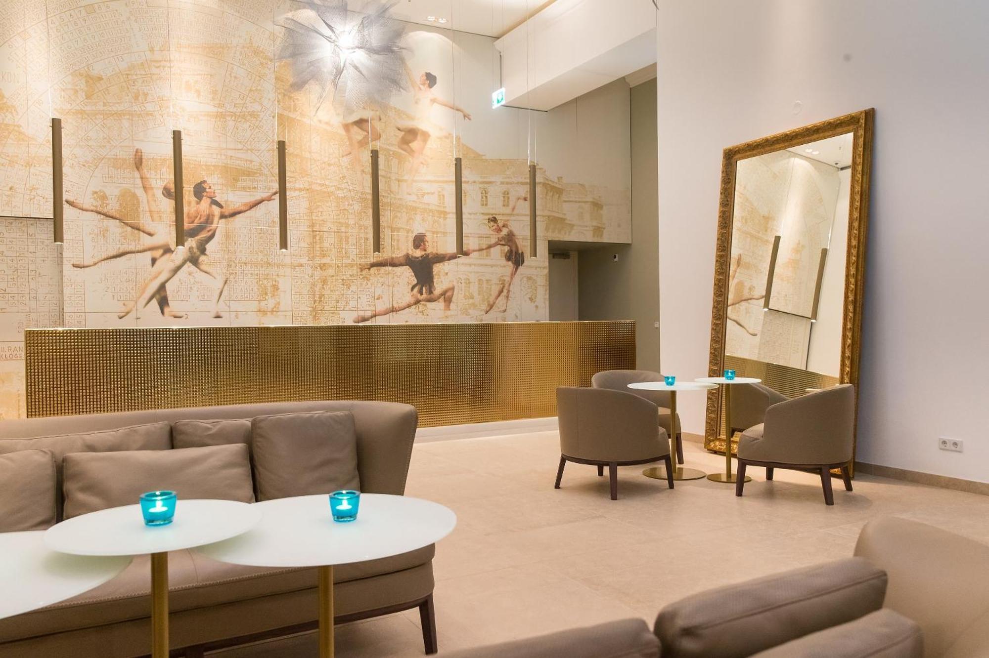 Motel One Wien-Staatsoper Bagian luar foto