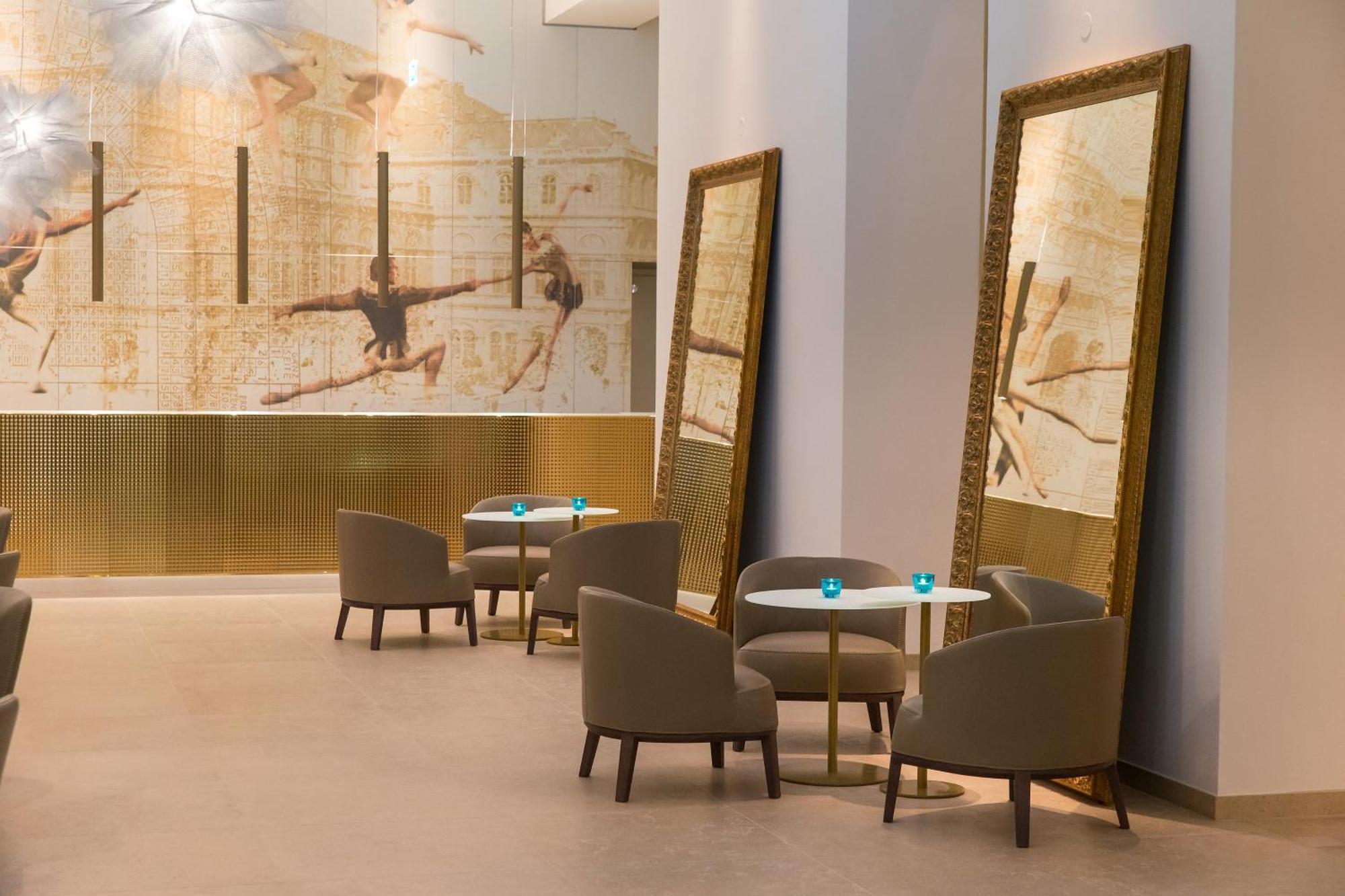 Motel One Wien-Staatsoper Bagian luar foto