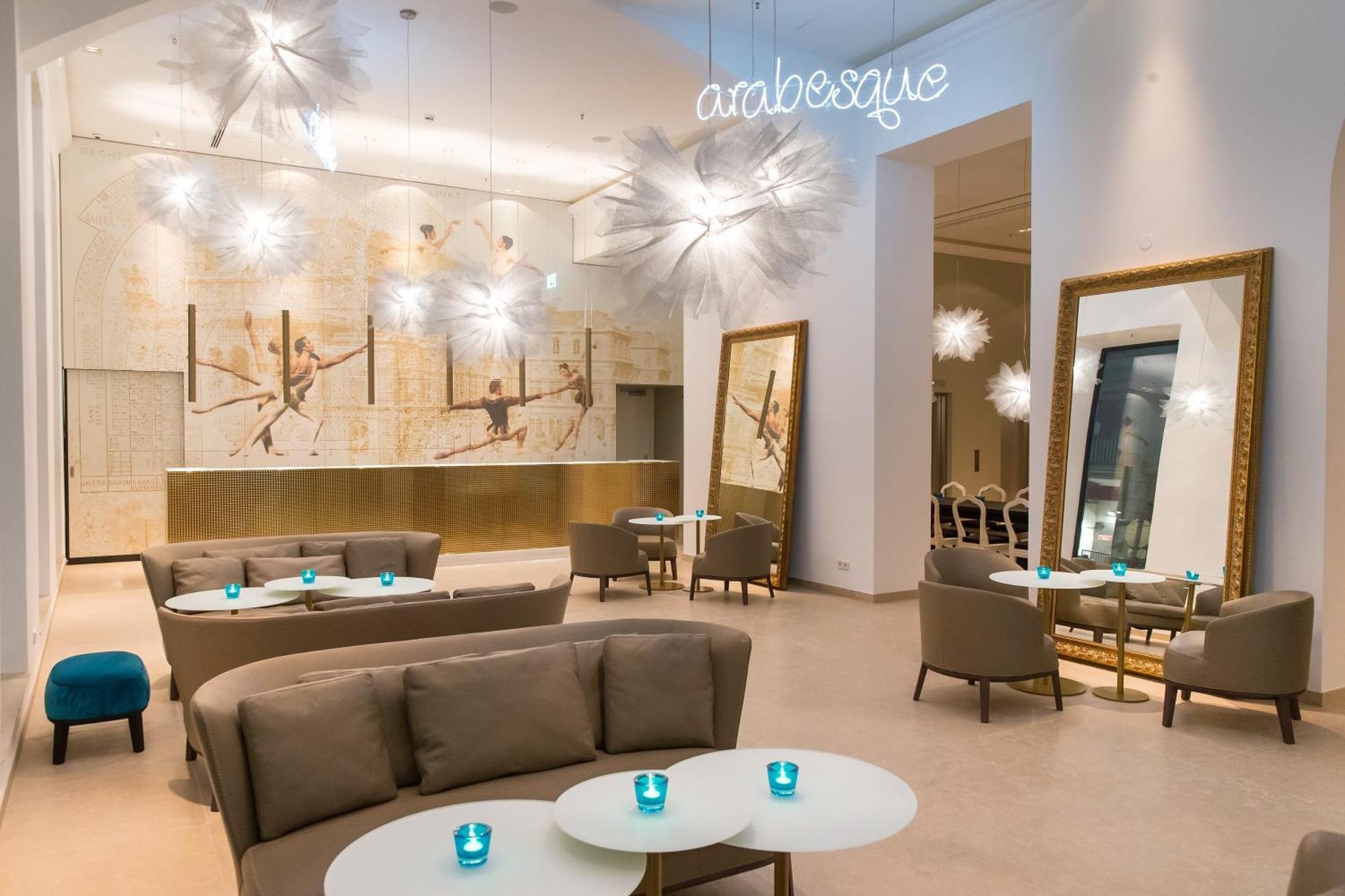 Motel One Wien-Staatsoper Bagian luar foto