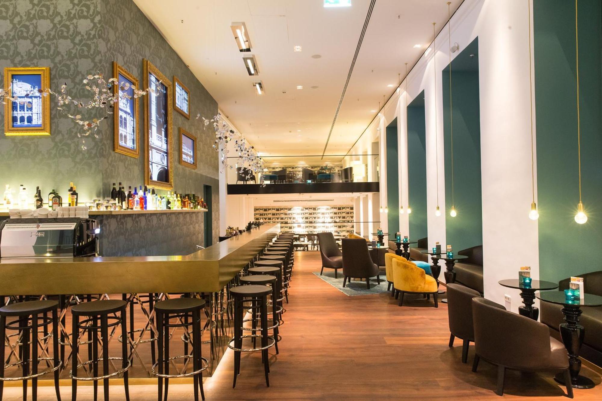 Motel One Wien-Staatsoper Bagian luar foto