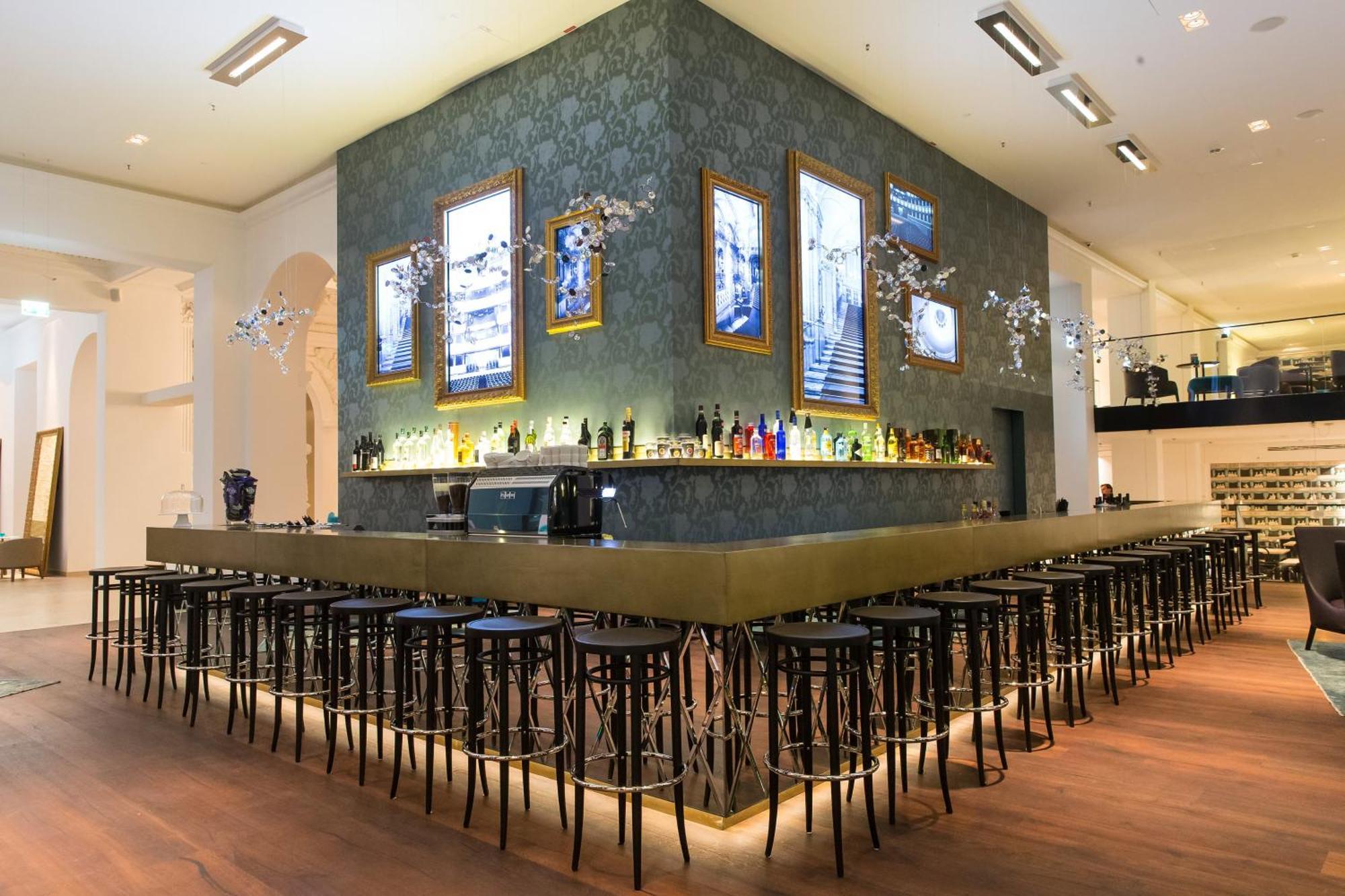 Motel One Wien-Staatsoper Bagian luar foto
