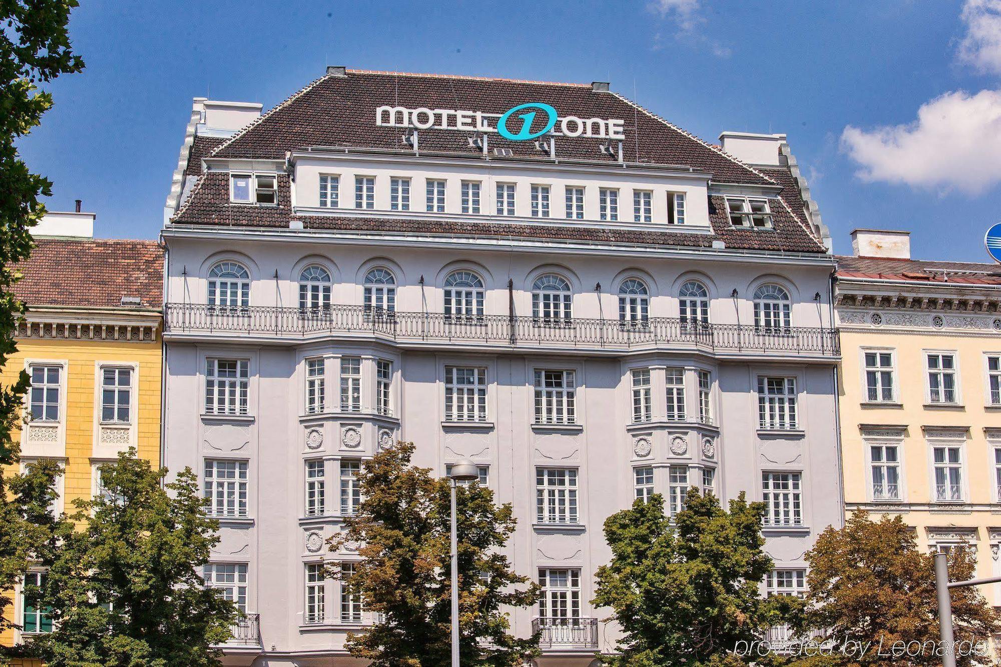 Motel One Wien-Staatsoper Bagian luar foto