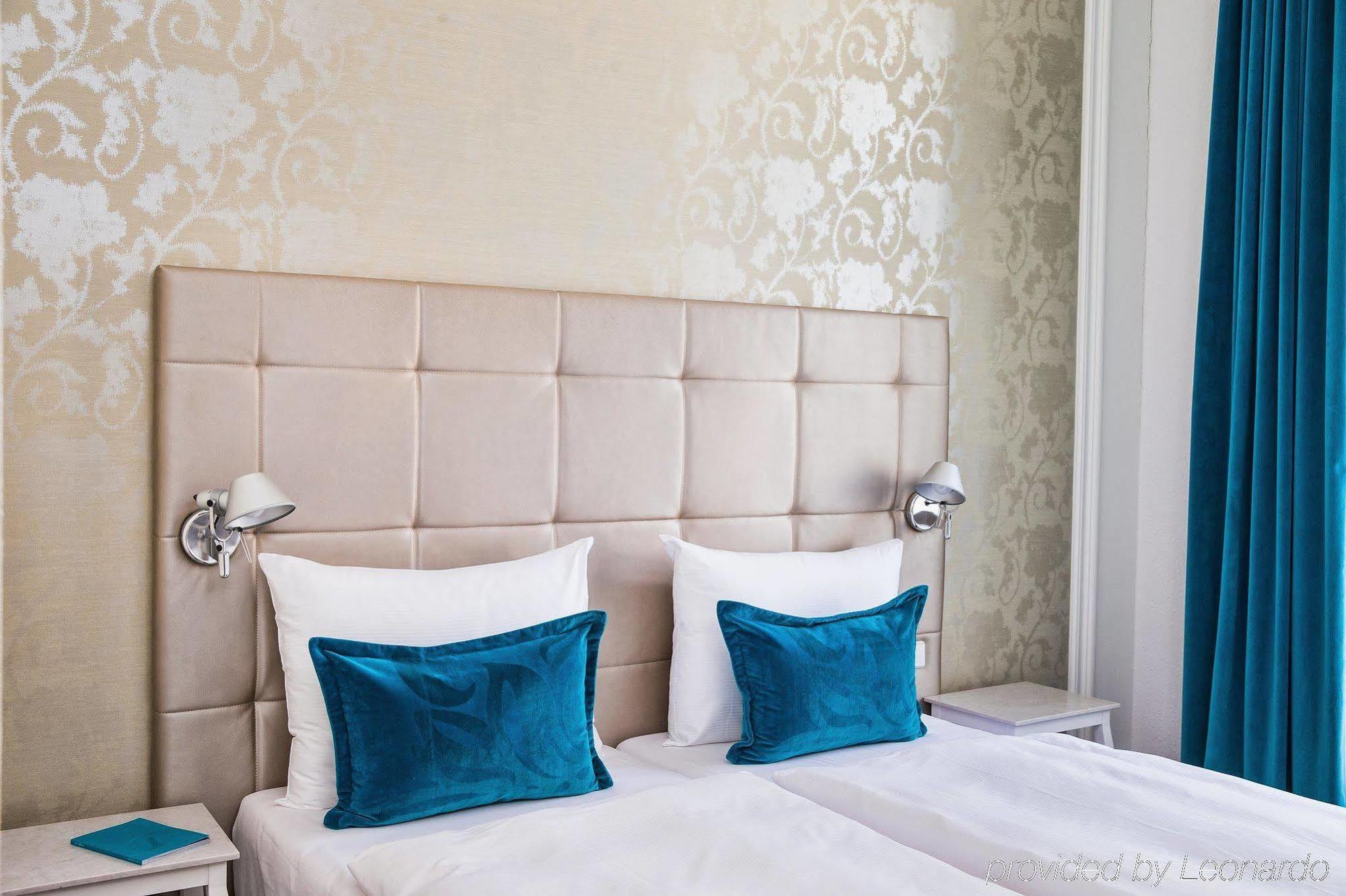 Motel One Wien-Staatsoper Bagian luar foto