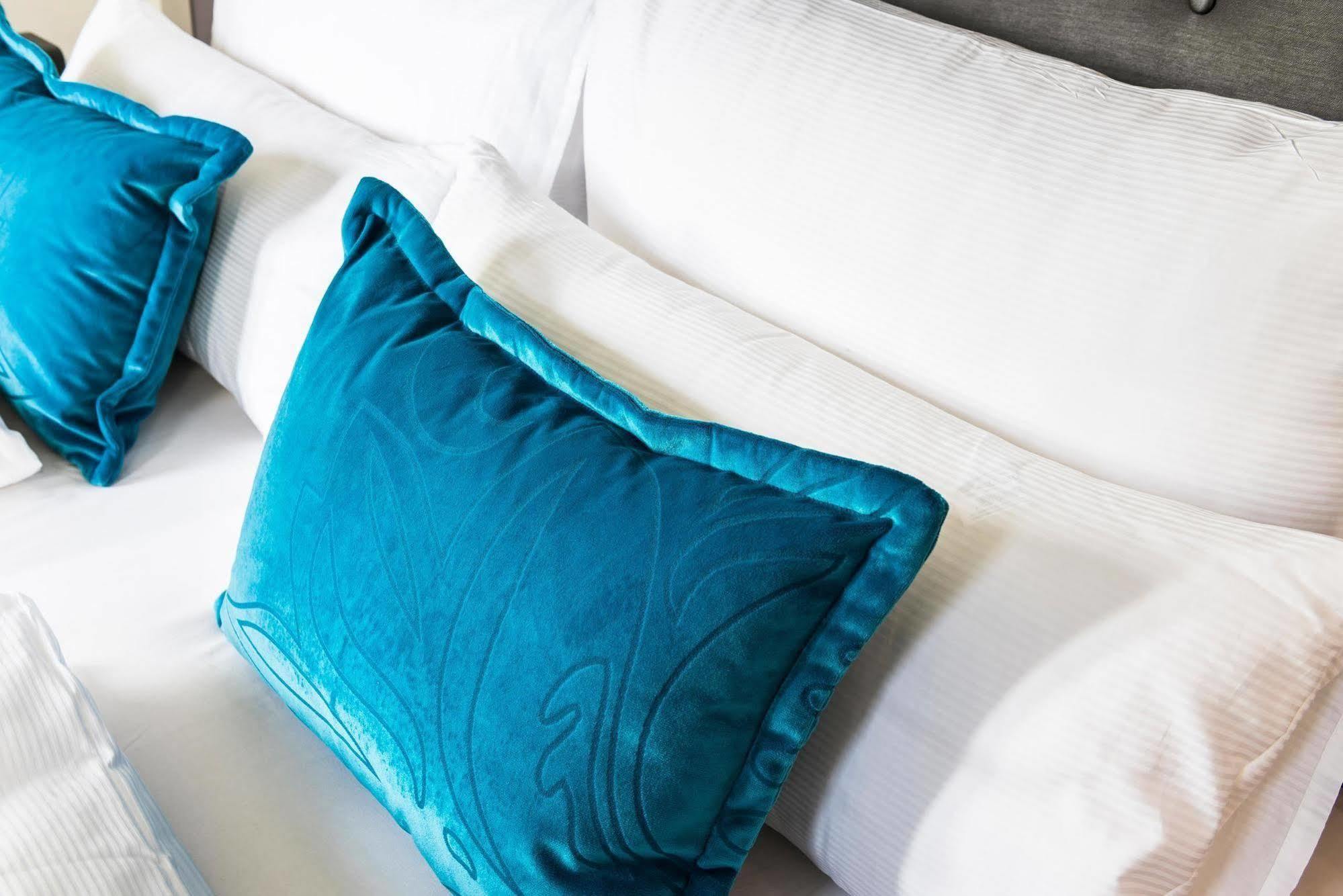 Motel One Wien-Staatsoper Bagian luar foto